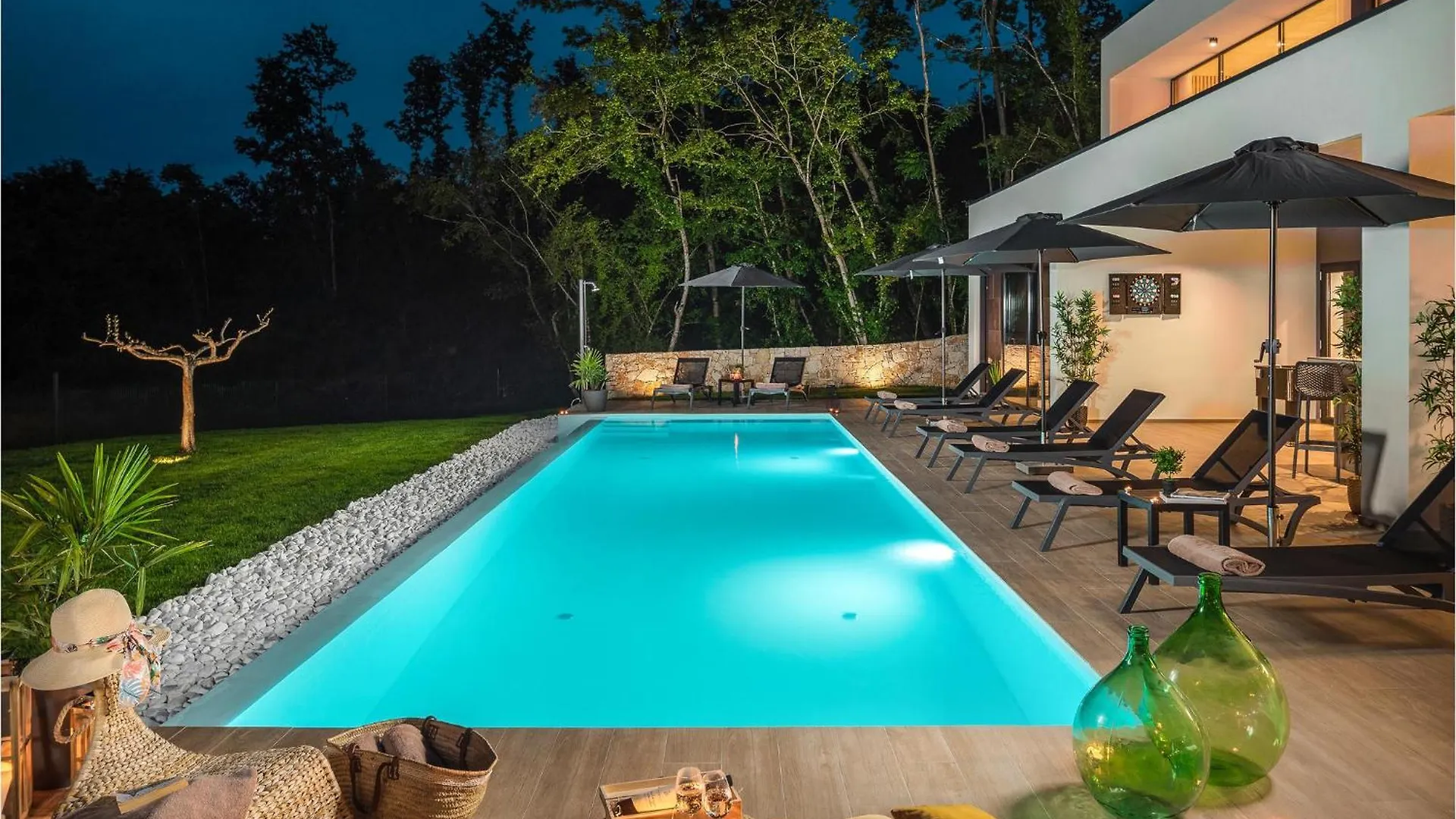 Awesome Home In Zminj With Wifi